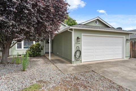 Photo of 1134 Coachman Drive, Central Point, OR 97502 (MLS # 220227471)