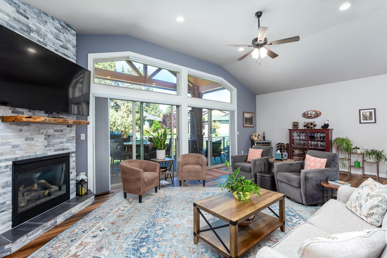 8413 forest ridge Loop