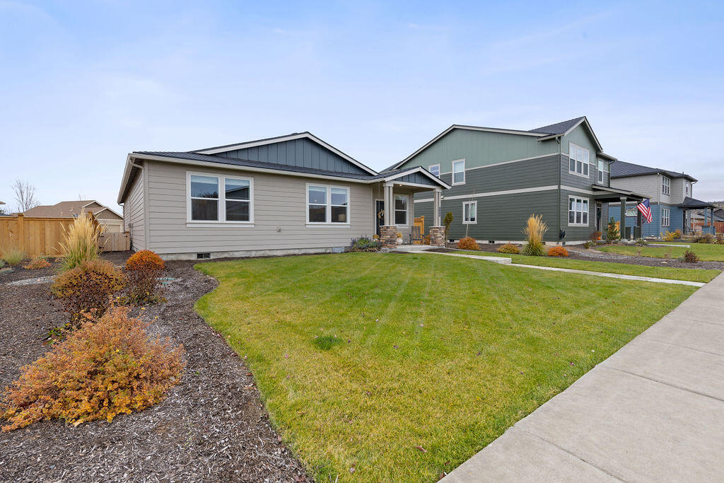 745 NE Union Loop