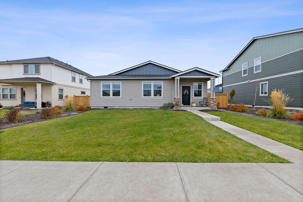 745 NE Union Loop