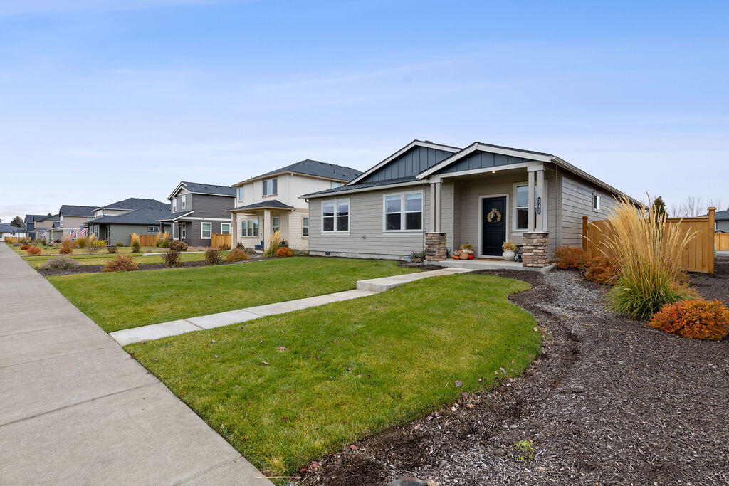 745 NE Union Loop