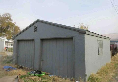 Tiny photo for 409 W Ridgeway Avenue, Hermiston, OR 97838 (MLS # 220219271)