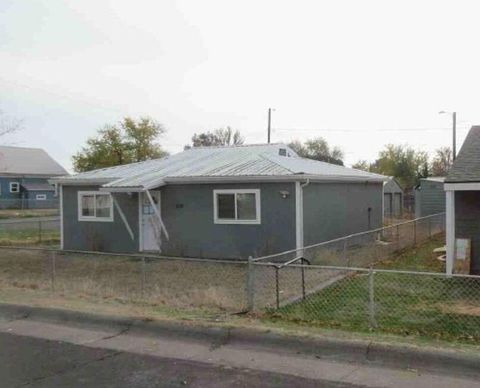 Tiny photo for 409 W Ridgeway Avenue, Hermiston, OR 97838 (MLS # 220219271)