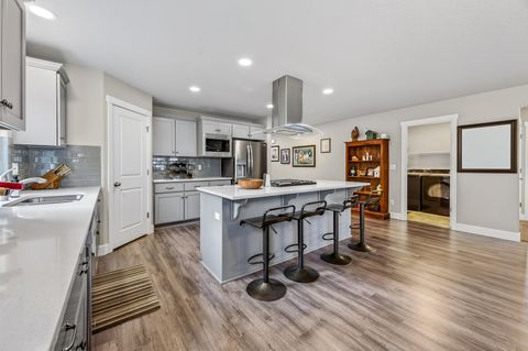 Tiny photo for 660 NW 26th Street, Redmond, OR 97756 (MLS # 220213575)