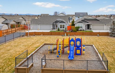 Tiny photo for 660 NW 26th Street, Redmond, OR 97756 (MLS # 220213575)