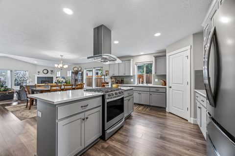 Tiny photo for 660 NW 26th Street, Redmond, OR 97756 (MLS # 220213575)