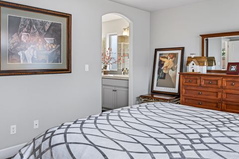 Tiny photo for 660 NW 26th Street, Redmond, OR 97756 (MLS # 220213575)