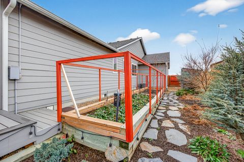 Tiny photo for 660 NW 26th Street, Redmond, OR 97756 (MLS # 220213575)