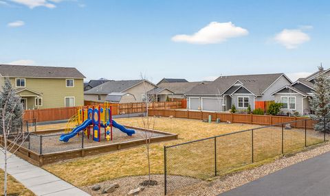 Tiny photo for 660 NW 26th Street, Redmond, OR 97756 (MLS # 220213575)