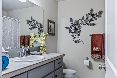 Tiny photo for 660 NW 26th Street, Redmond, OR 97756 (MLS # 220213575)