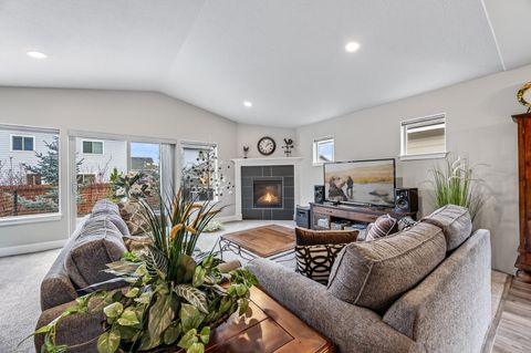 Tiny photo for 660 NW 26th Street, Redmond, OR 97756 (MLS # 220213575)