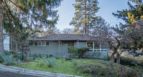 Photo of 645 Glenwood Drive, Ashland, OR 97520 (MLS # 220213390)