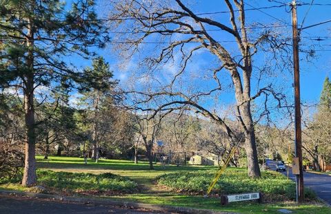 Tiny photo for 645 Glenwood Drive, Ashland, OR 97520 (MLS # 220213390)