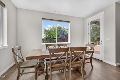 Tiny photo for 327 Arrowhead Trail, Eagle Point, OR 97524 (MLS # 220224210)