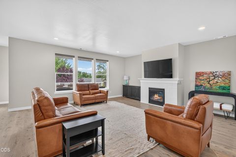 Tiny photo for 327 Arrowhead Trail, Eagle Point, OR 97524 (MLS # 220224210)