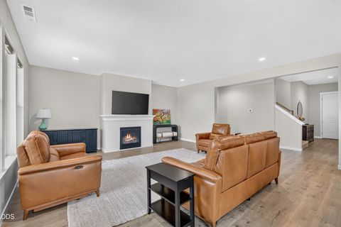 Tiny photo for 327 Arrowhead Trail, Eagle Point, OR 97524 (MLS # 220224210)