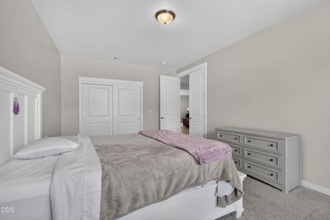 Tiny photo for 327 Arrowhead Trail, Eagle Point, OR 97524 (MLS # 220224210)