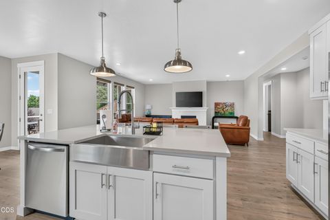 Tiny photo for 327 Arrowhead Trail, Eagle Point, OR 97524 (MLS # 220224210)