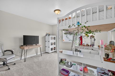 Tiny photo for 327 Arrowhead Trail, Eagle Point, OR 97524 (MLS # 220224210)
