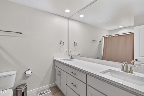 Tiny photo for 327 Arrowhead Trail, Eagle Point, OR 97524 (MLS # 220224210)