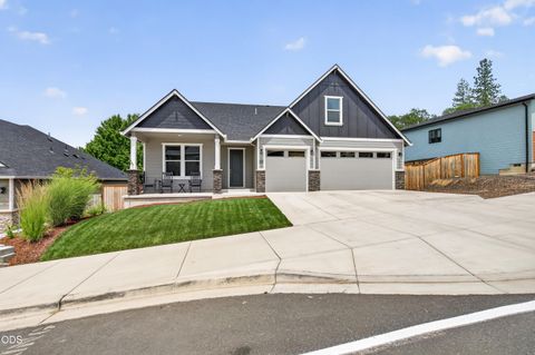 Tiny photo for 327 Arrowhead Trail, Eagle Point, OR 97524 (MLS # 220224210)