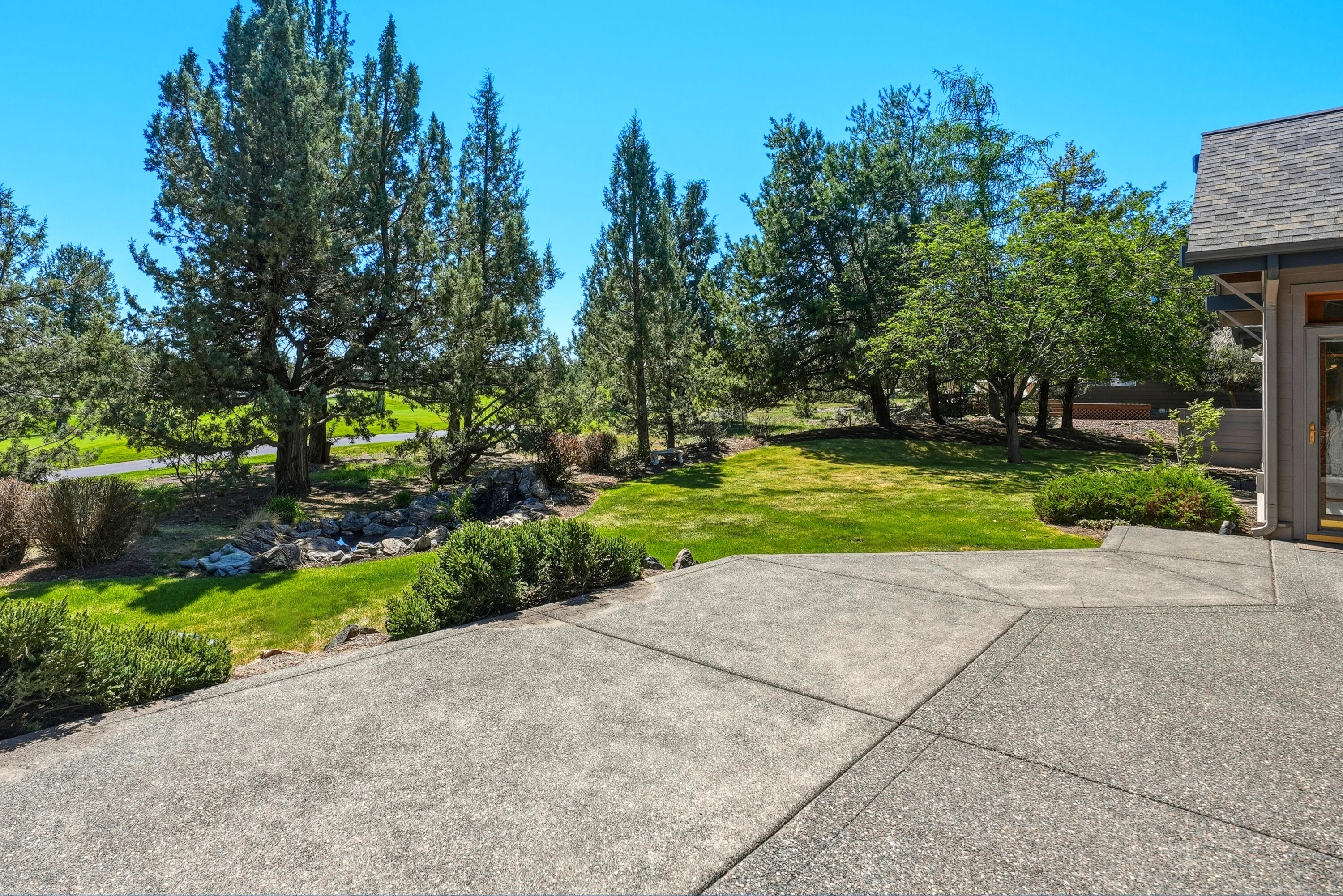 588 Widgeon Road