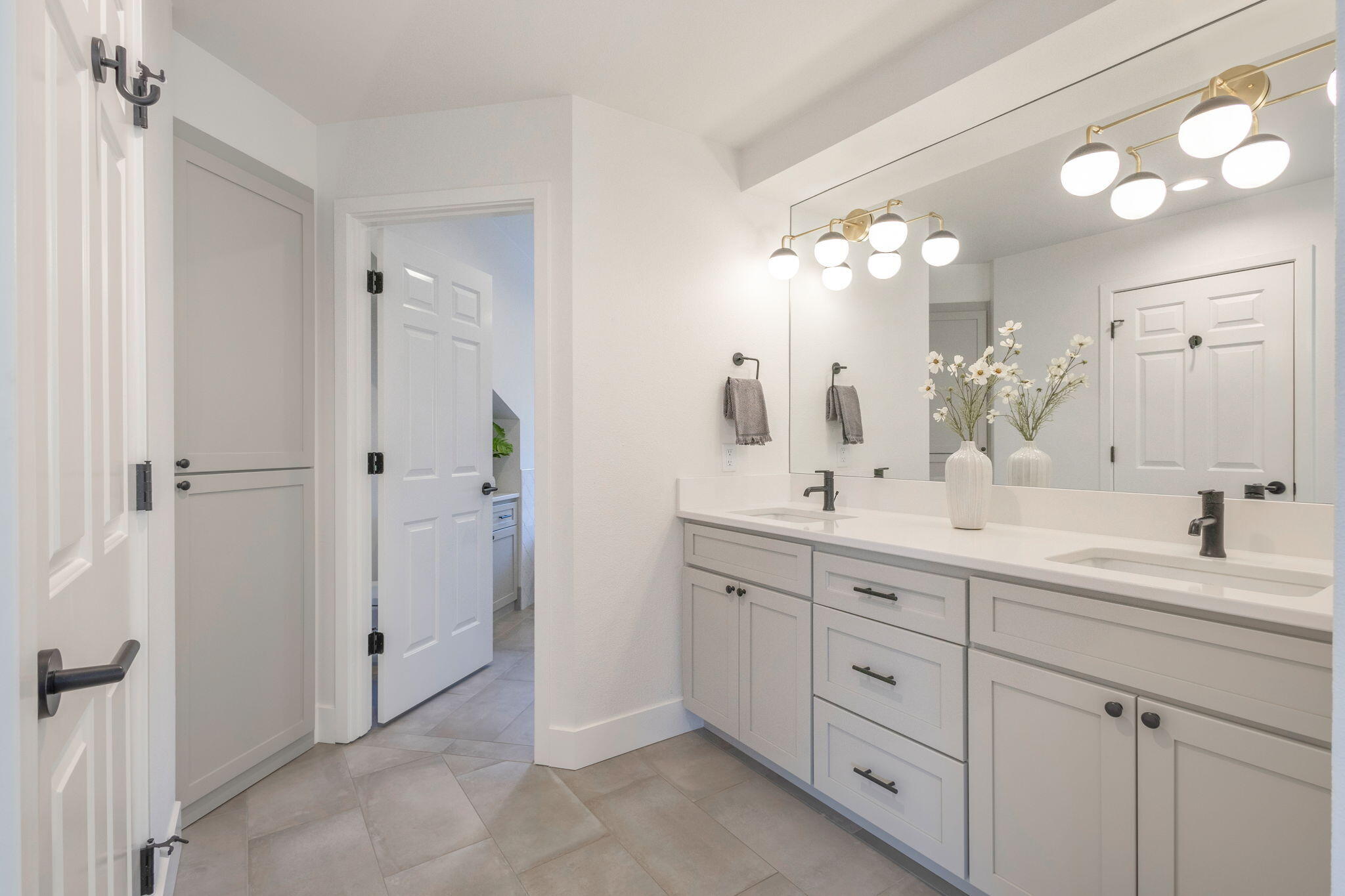 Bend, Oregon 97703, United States, 2 Bedrooms Bedrooms, ,2 BathroomsBathrooms,Residential,Active,149913