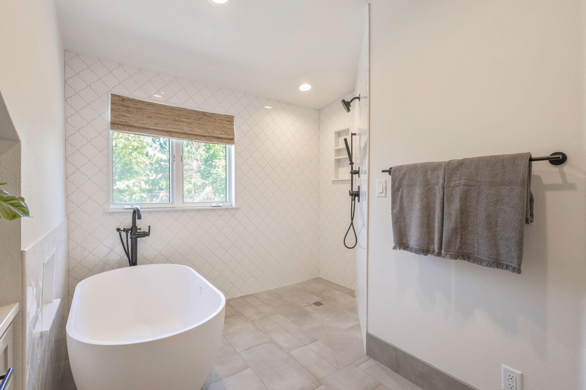 Bend, Oregon 97703, United States, 2 Bedrooms Bedrooms, ,2 BathroomsBathrooms,Residential,Active,149913