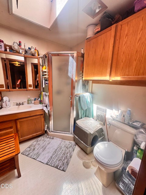 Tiny photo for 9535 N Charleston Avenue, Portland, OR 97203 (MLS # 220226764)