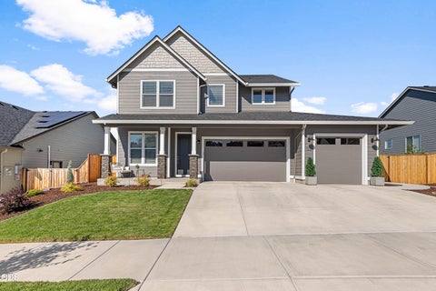 Photo of 1237 Stonegate Drive, Eagle Point, OR 97524 (MLS # 220229745)