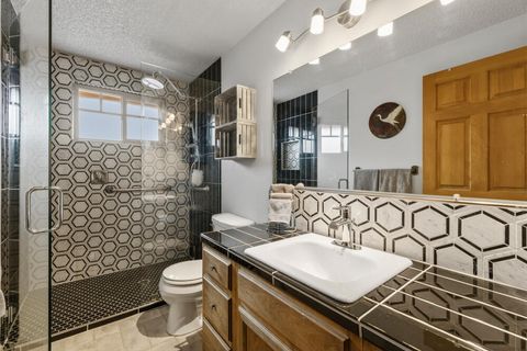 Tiny photo for 1531 Kimberly Drive, Klamath Falls, OR 97603 (MLS # 220216883)