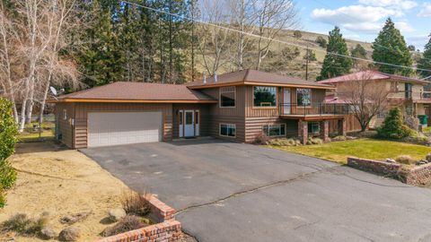 Photo of 1531 Kimberly Drive, Klamath Falls, OR 97603 (MLS # 220216883)