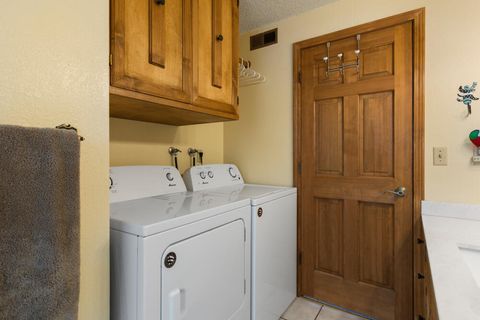 Tiny photo for 1531 Kimberly Drive, Klamath Falls, OR 97603 (MLS # 220216883)