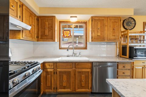Tiny photo for 1531 Kimberly Drive, Klamath Falls, OR 97603 (MLS # 220216883)