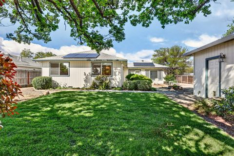 Tiny photo for 963 Colinwood Lane, Medford, OR 97501 (MLS # 220219689)