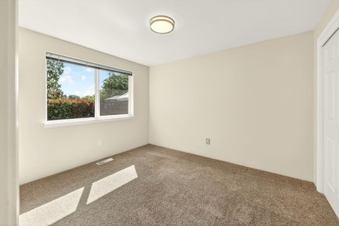 Tiny photo for 963 Colinwood Lane, Medford, OR 97501 (MLS # 220219689)