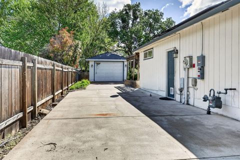 Tiny photo for 963 Colinwood Lane, Medford, OR 97501 (MLS # 220219689)