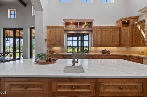 Tiny photo for 10436 NE Sage Lane, Terrebonne, OR 97760 (MLS # 220223040)