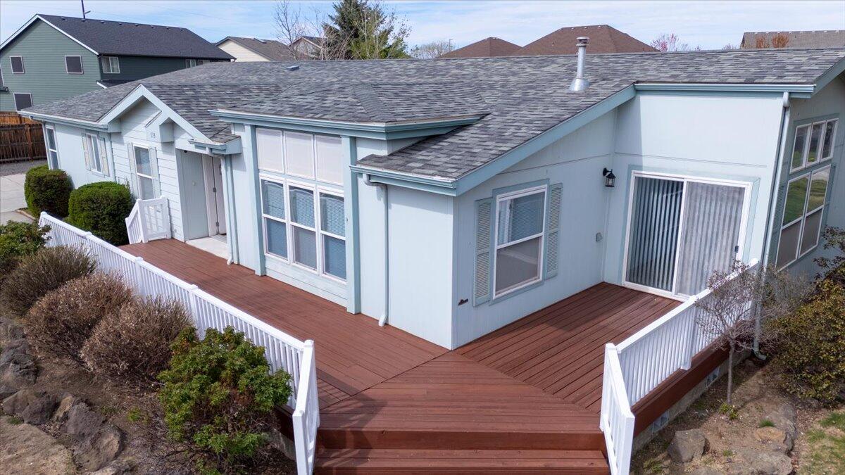 533 NE Shoshone Drive