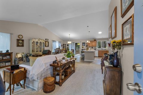 Tiny photo for 15773 Lava Drive, La Pine, OR 97739 (MLS # 220215197)