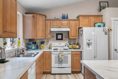 Tiny photo for 15773 Lava Drive, La Pine, OR 97739 (MLS # 220215197)