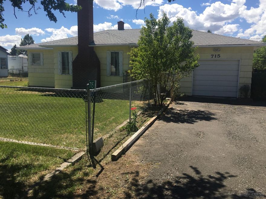 3 bed 1 bath home on a large lot in a great neighborhood. Huge fenced yard nice garden spot, single car attached garage with another single car detached garage, plus a storage shed. so many options for your personal hobbies and lifestyle. Close to schools, hospital and shopping for very convenient and private living. Home has been maintained and is in good condition, move in ready.