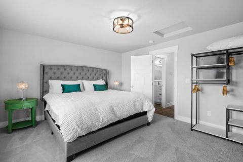 Tiny photo for 20960 Royal Oak Circle, Bend, OR 97701 (MLS # 220223128)