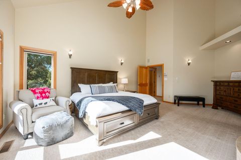 Tiny photo for 20960 Royal Oak Circle, Bend, OR 97701 (MLS # 220223128)