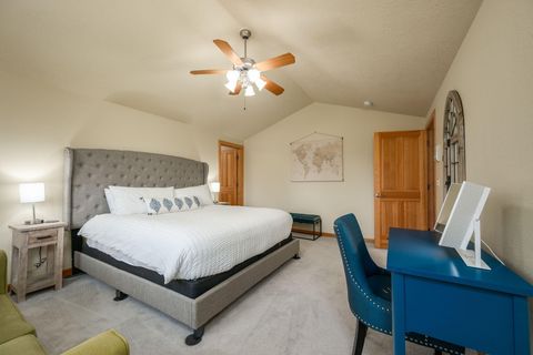 Tiny photo for 20960 Royal Oak Circle, Bend, OR 97701 (MLS # 220223128)