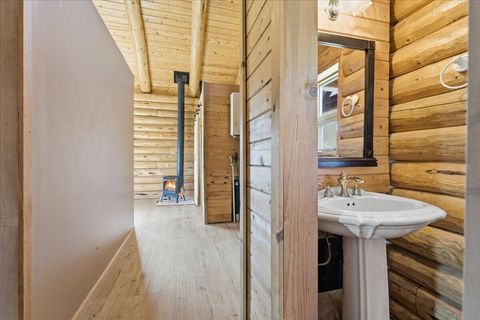 Tiny photo for 19554 SE Osprey Road, Prineville, OR 97754 (MLS # 220217623)