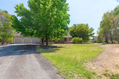Tiny photo for 575 Pavillian Drive, Grants Pass, OR 97526 (MLS # 220227328)