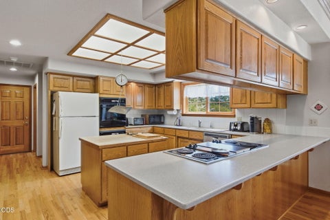 Tiny photo for 575 Pavillian Drive, Grants Pass, OR 97526 (MLS # 220227328)