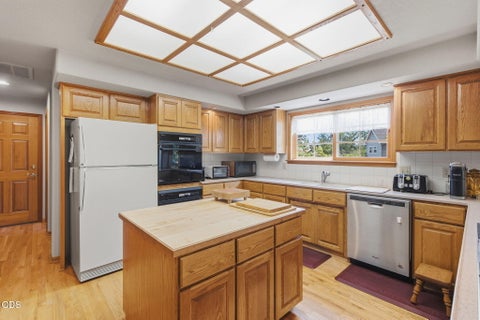 Tiny photo for 575 Pavillian Drive, Grants Pass, OR 97526 (MLS # 220227328)