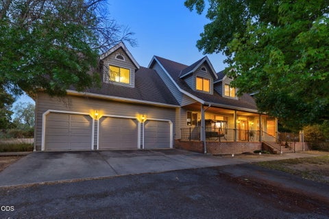 Tiny photo for 575 Pavillian Drive, Grants Pass, OR 97526 (MLS # 220227328)